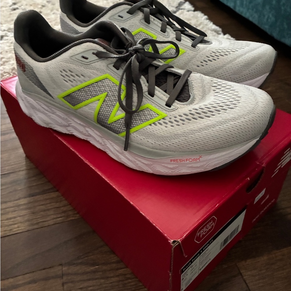 New Balance 880v14 Running Shoes 8.5 (worn once to try)